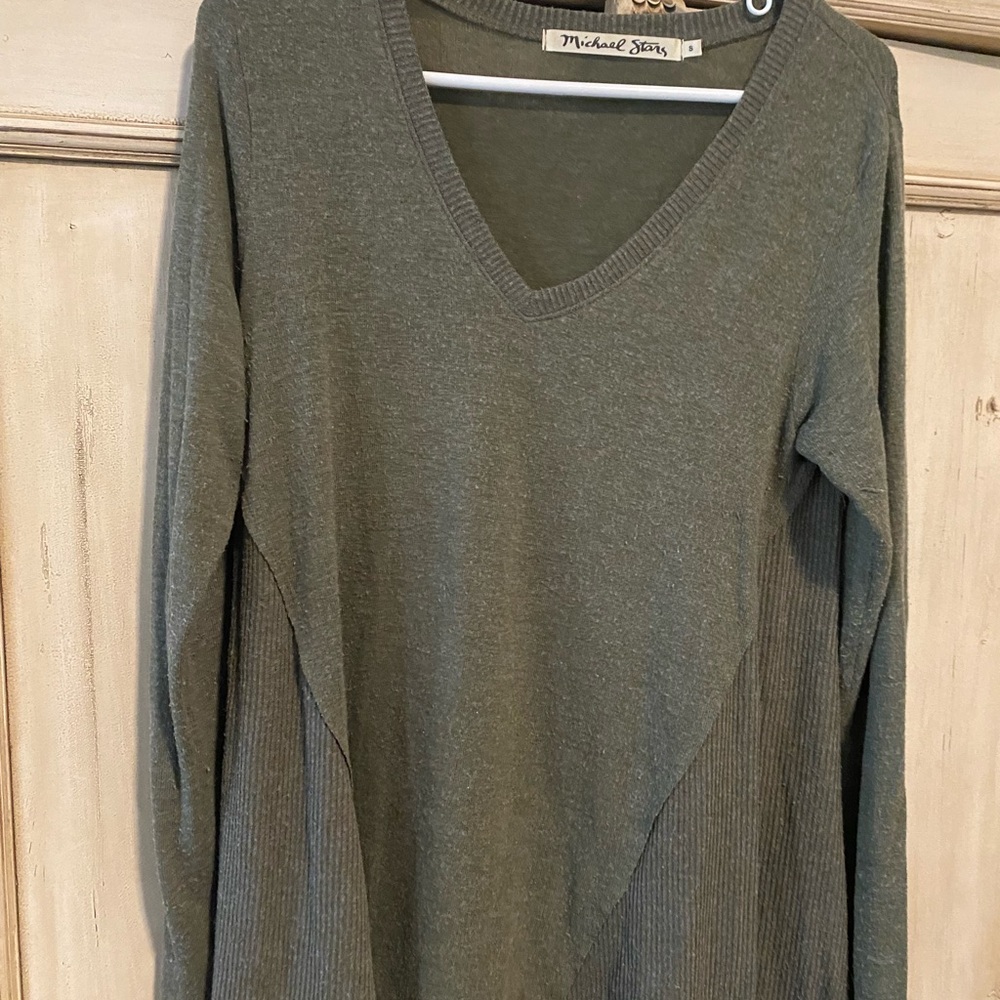 Michael Stars Women's Green V-Neck Top